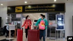 រូបឯកសារ៖ ទេសចរជនជាតិចិន​បាន​ធ្វើ​ដំណើរ​ទៅ​ដល់​អាកាសយានដ្ឋាន​អន្តរជាតិ Chiang Mai ខេត្ត Chiang Mai ប្រទេសថៃ កាលពីថ្ងៃទី២៣ ខែមករា ឆ្នាំ២០២៣។