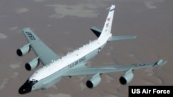 미 공군의 RC-135V ‘리벳조인트’ 정찰기.