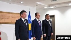 Борел призна дека двете страни имаат „различни толкувања на причините, а исто така и на фактите, последиците и решенијата“.