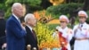 លោក Biden ស្វែងរក​ដៃគូ​ថ្មី​នៅ​វៀតណាម ខណៈ​ពាណិជ្ជករអាមេរិក​រក​ជម្រើស​រោងចក្រ​ផ្សេង​ក្រៅ​ពី​ចិន