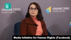 Людмила Гусейнова була затримала в окупованому Росією Новоазовську у 2019-му за свою проукраїнську позицію. Вона пройшла катівню «Ізоляція» та провела три роки за ґратами в Донецькому СІЗО. Після звільнення у грудні 2022-го бореться за звільнення інших жінок