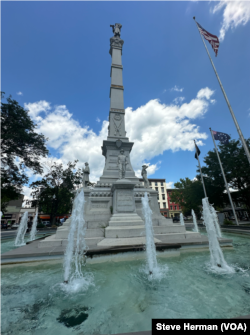 Easton, Pennsylvania's Center Square, 12. avgusta 2024., mjesto je gdje je Deklaracija nezavisnosti prvi put pročitana u javnosti 8. jula 1776. godine.