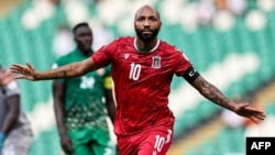 Emilio Nsue célèbre le premier but de son équipe lors de la Coupe d'Afrique des Nations au stade olympique Alassane Ouattara d'Ebimpe, Abidjan, le 18 janvier 2024.