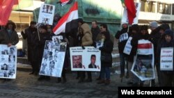 Ərəb və türk fəallarının İranda həbs, edam və işkəncəyə qarşı təşkil etdiyi birgə mitinq (İsveç)