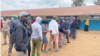 File d'attente à l'extérieur d'un bureau de vote à Nairobi, au Kenya, le 9 août 2022.