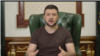 Presiden Ukraina Volodymyr Zelenskyy berbicara di kantornya di Kyiv, Ukraina, Minggu pagi 20 Maret 2022. 