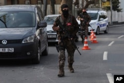 Turkish special security force members patrol near the scene of the Reina night club following the New Year's day attack, in Istanbul, Jan. 4, 2017.