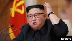 김정은 북한 국무위원장이 지난 9일 노동당 전원회의에서 연설하는 모습을 북한 관영 매체 '조선중앙통신'이 공개했다. 