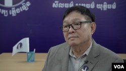 រូប​ឯកសារ៖ លោក សុន ឆ័យ អនុ​ប្រធាន​គណបក្ស​ភ្លើង​ទៀន ក្នុង​អំឡុង​ពេល​ផ្តល់​កិច្ចសម្ភាសន៍​ដល់​វីអូអេ នៅ​ទីស្នាក់ការ​កណ្តាល​របស់​គណបក្ស​ភ្លើងទៀន​ក្នុង​ទីក្រុង​ភ្នំពេញ ប្រទេស​កម្ពុជា។ (ខាន់ សុគុំមនោ/វីអូអេ)