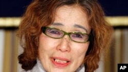 Ibunda Kenji Goto memohon pembebasan putranya.