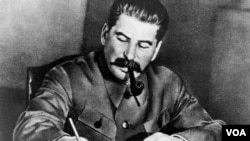 İlk dəfə sovet diktatoru İosif Stalinin hakimiyyəti dönəmində "türk dili" rəsmi göstərişlə "azərbaycan dili" ifadəsi ilə əvəzləndi.