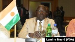 Kalla Ankourao, le ministre des Affaires étrangères du Niger, à Ouagadougou, le 16 octobre 2018. (VOA/Lamine Traoré)