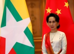 រូបឯកសារ៖ លោកស្រី អោង សានស៊ូជី ទីប្រឹក្សាភិបាលរដ្ឋ ចូលរួមកិច្ចប្រជុំកំពូលជាមួយរដ្ឋាភិបាលចិន នៅវិមានរដ្ឋាភិបាលមីយ៉ាន់ម៉ា ក្នុងរដ្ឋធានីណៃពិដោ កាលពីថ្ងៃទី១៨ ខែមករា ឆ្នាំ២០២១។