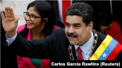 Presiden Venezuela Nicolas Madura menyambut Pemimpin Dewan Konstituen Nasional, Delcy Rodriguez, di Caracas, 15 Januari, 2018.