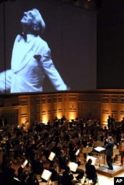 Keith Lockhart leads the Boston Pops in a tribute to Leonard Bernstein.