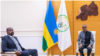 Jenerali Muhoozi Kainerugaba (kushoto) akiwa na rais wa Rwanda Paul Kagame katika mikutano yao ambayo imekuwa ikifanyika kila mara mwaka huu, mjini Kigali, Rwanda