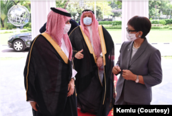 Menteri Luar Negeri Indonesia Retno Marsudi menerima kunjungan Menteri Luar Negeri Arab Saudi Pangeran Faisan bin Farhan. (Foto: Courtesy/Kemlu)