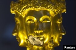 A statue of Hindu god Brahma remains damaged from Monday's deadly blast at the Erawan shrine in Bangkok, Thailand, August 20, 2015.