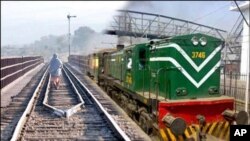 ریلوے کے پانچ سو میں سے تین سو انجن بیکار