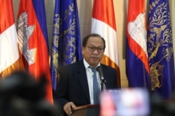 រូប​ឯកសារ៖ លោក ផៃ ស៊ីផាន អ្នកនាំពាក្យរបស់រដ្ឋាភិបាល ថ្លែងនៅក្នុងសន្និសីទសារព័ត៌មាន នៅទីស្តីការគណៈរដ្ឋមន្រ្តី កាលពីថ្ងៃទី៥ ខែកក្កដា ឆ្នាំ២០១៩។ (ស៊ុន ណារិន/VOA Khmer)