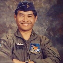 លោក Nguyen Kim Khoa សព្វថ្ងៃ​លោក​អាយុ​៧៨​ឆ្នាំ បាន​និយាយ​ថា លោក​ជា​អ្នក​បើក​ឧទ្ធម្ភាគចក្រ​ម្នាក់​ក្នុង​ចំណោម​ក្រុមអ្នក​បើកឧទ្ធម្ភាគចក្រ​ចុង​ក្រោយ​ដែល​បាន​ចាកចេញ​ពីមូលដ្ឋានកងទ័ព​អាកាស Bien Hoa ចម្ងាយ​ប្រមាណ ២៥គីឡូម៉ែត្រ​ពីទីក្រុង​ព្រៃនគរ​កាលពី​ថ្ងៃទី២៩ ខែមេសា ឆ្នាំ១៩៧៥។ សព្វថ្ងៃ​លោក​រស់នៅ​ទីក្រុង​ Fresno រដ្ឋ California។