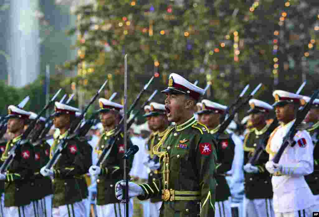 နေပြည်တော်မှာ ရှိတဲ့ မြို့တော်ခမ်းမရှေ့ ဇန်နဝါရီလ မနက် ၄ နာရီ ၂၀ မိနစ် အချိန်ကကျင်းပတဲ့ ၆၈ နှစ်မြောက် လွတ်လပ်ရေးနေ့ အခမ်းအနား