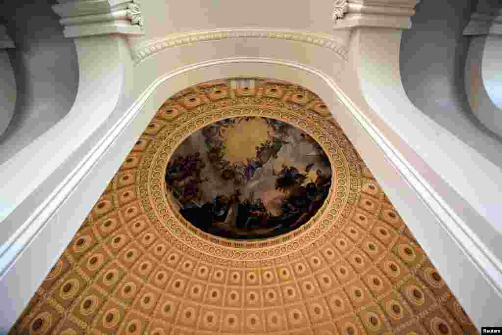 ពិដានវិមាន U.S. Capitol ត្រូវបានសាងសង់ទាន់ពេលវេលាសម្រាប់ពិធីស្បថចូលកាន់ដំណែងរបស់ប្រធានាធិបតីជាប់ឆ្នោតលោកដូណាល់ ត្រាំ ក្នុងរដ្ឋធានីវ៉ាស៊ីនតោន កាលពីថ្ងៃទី១៥ ខែវិច្ឆិកា ឆ្នាំ២០១៦។