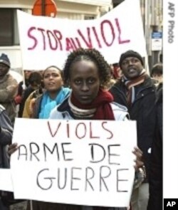 Des Congolaises manifestant contre le viol dans le Kivu