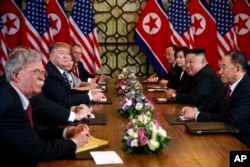 2019년 2월 28일 베트남 하노이에서 도널드 트럼프 미국 대통령과 김정은 북한 국무위원장 간의 정상회담 둘째날 확대회담이 열리고 있다.