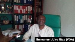 Coco Bertin, promoteur du Club des jeunes aveugles réhabilités du Cameroun, le 27 octobre 2017. (VOA/Emmanuel Jules Ntap)
