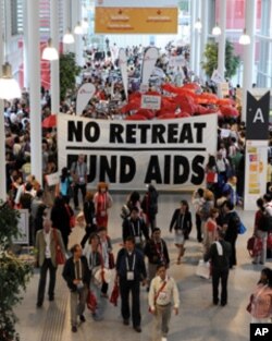 Des manifestant à Vienne contre une réduction des fonds alloués au Sida.