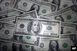 Lembaran $100.