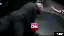Presiden Trump mengungah video tinju rekayasa melalui akun Twitternya, Minggu, 2 Juli 2017. (Foto: videograb)