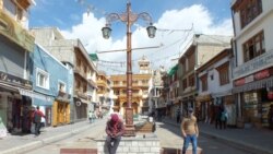 The city market in Leh, a town in India’s district territory of Ladakh. (Bilal Hussain/VOA)