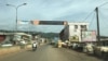 Visage de ville morte à Bamenda, où les activités économiques de l’avenue commerciale sont paralysées pendant 5 jours, Cameroun, le 20 mai 2018. (VOA/Emmanuel Jules Ntap)