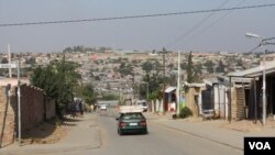 A view shows a cross-section of Diepsloot township, South Africa. (VOA/D. Taylor)