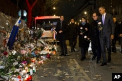 Barack Obama et François Hollandese recueille devant le Bataclan le 30 novembre 2015.