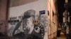 Mural Ratku Mladiću mesecima izaziva kontroverze. Naslikan je na stambenoj zgradi na Vračaru u julu i još nije uklonjen.