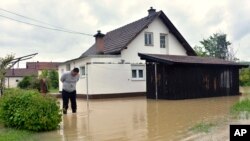 Poplavljena kuća u Banja Luci, 14. maj 2019. (AP Photo/Radivoje Pavicic)