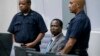 Persidangan terhadap anggota senior Tentara Perlawanan Tuhan (LRA) Uganda, Dominic Ongwen (tengah) di Den Haag, Belanda, Selasa (6/12).