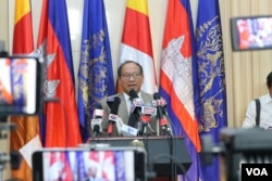រូបឯកសារ៖ លោក ផៃ ស៊ីផាន អ្នកនាំពាក្យទីស្តីការគណៈរដ្ឋមន្រ្តី ថ្លែងក្នុងសន្និសីទស្តីពី «ព័ត៌មានក្លែងក្លាយ អន្តរាយសន្តិសុខជាតិ» នៅទីស្តីការគណៈរដ្ឋមន្រ្តី រាជធានី​ភ្នំពេញ ថ្ងៃទី២៥ ខែកក្កដា ឆ្នាំ២០១៩។ (កាន់ វិច្ឆិកា/VOA)