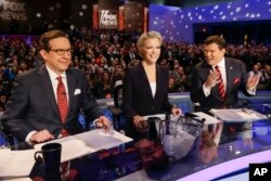 From left, FOX News debate moderators Chris Wallace, Megyn Kelly and Bret Baier wait for the start of the Republican presidential primary debate in Des Moines, Iowa, Jan. 28, 2016.