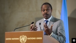 L'ancien ministre de la Santé de la RDC, Oly Ilunga, s'exprime lors d'une conférence de presse des Nations unies sur virus Ebola le 15 juillet 2019, à Genève. FABRICE COFFRINI / AFP