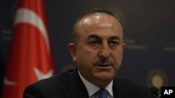 Menlu Turki Mevlut Cavusoglu memberikan keterangan kepada media soal evakuasi dari Aleppo di Ankara, Turki, 16 Desember 2016 (Foto: dok).