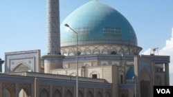 The Khatam al Nabeyeen Mosque and madrassah, Kabul, Afghanistan, November 9,2012. (S. Behn/VOA)
