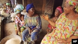 Des commerçantes au marché de Kindia en Guinée, le 21 août 2002.