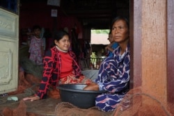 Puth Rina, 35, one of Puth Thavy’s sisters, who manages to turn the family into half aquaculturist half fishermen. She started fish farming in 2015, in Battambang province, on September 26, 2021. (Khan Sokummono/VOA Khmer)