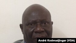 Laoro Gondjé, 1er rapporteur du Haut Conseil de la Communication (HCC), organe de régulation des médias du Tchad, 22 mai 2017. (VOA/ André Kodmadjingar)