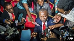 Vital Kamerhe, co-modérateur de la frange de l’opposition qui a pris part au dialogue politique, parle aux journalistes à Kinshasa, RDC, 1er septembre 2016.