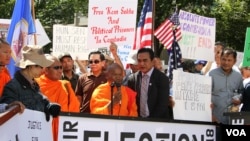 Cambodian-Americans across the United States gathered in front of the State Department to demand its government to respect human rights and ensure free and fair elections at the upcoming polls, Washington DC, September 15, 2017. (Say Mony/VOA Khmer)